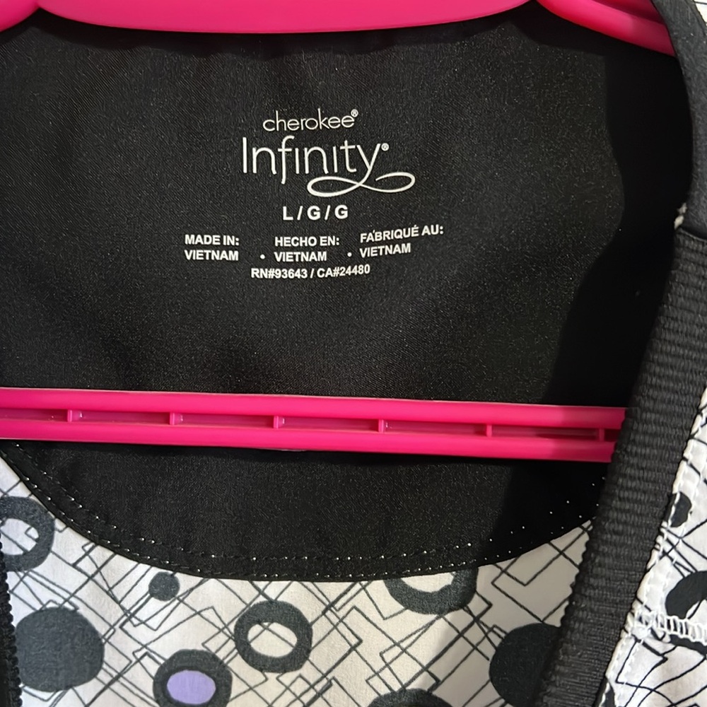 Cherokee Infinity Pro scrub top - Picture 2 of 4